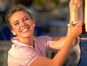 mujer joven sonriendo